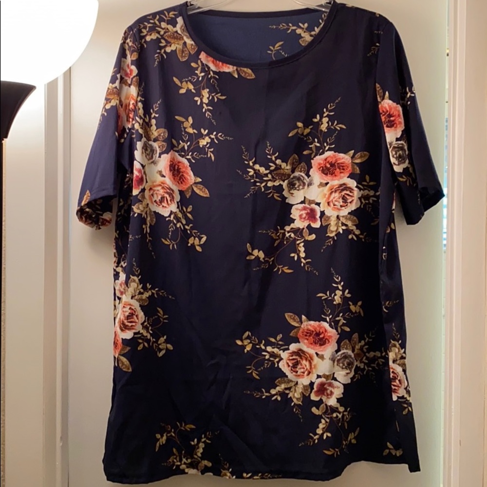 Women’s navy floral blouse 3XL new no tags